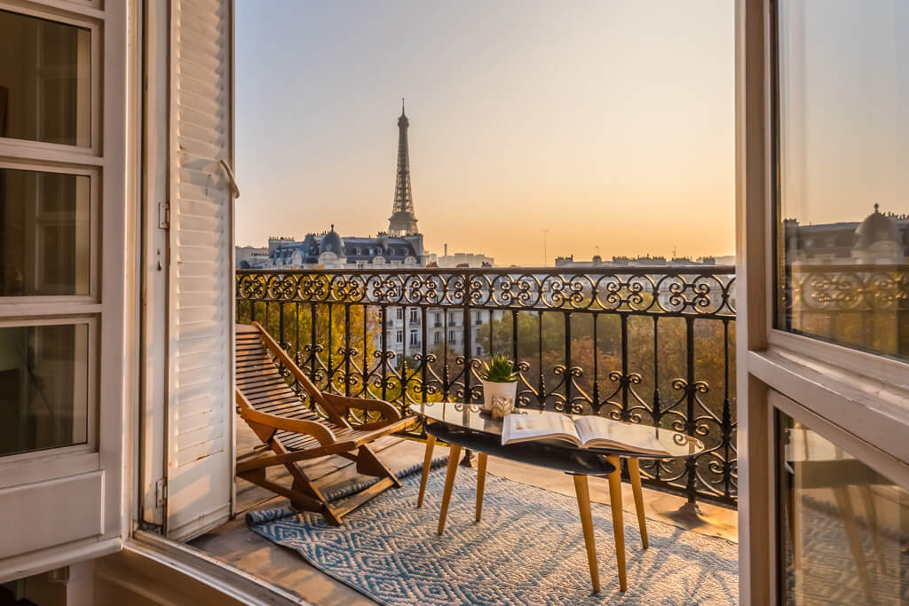 Apartment-with-Eiffel-Tower-View-Paris